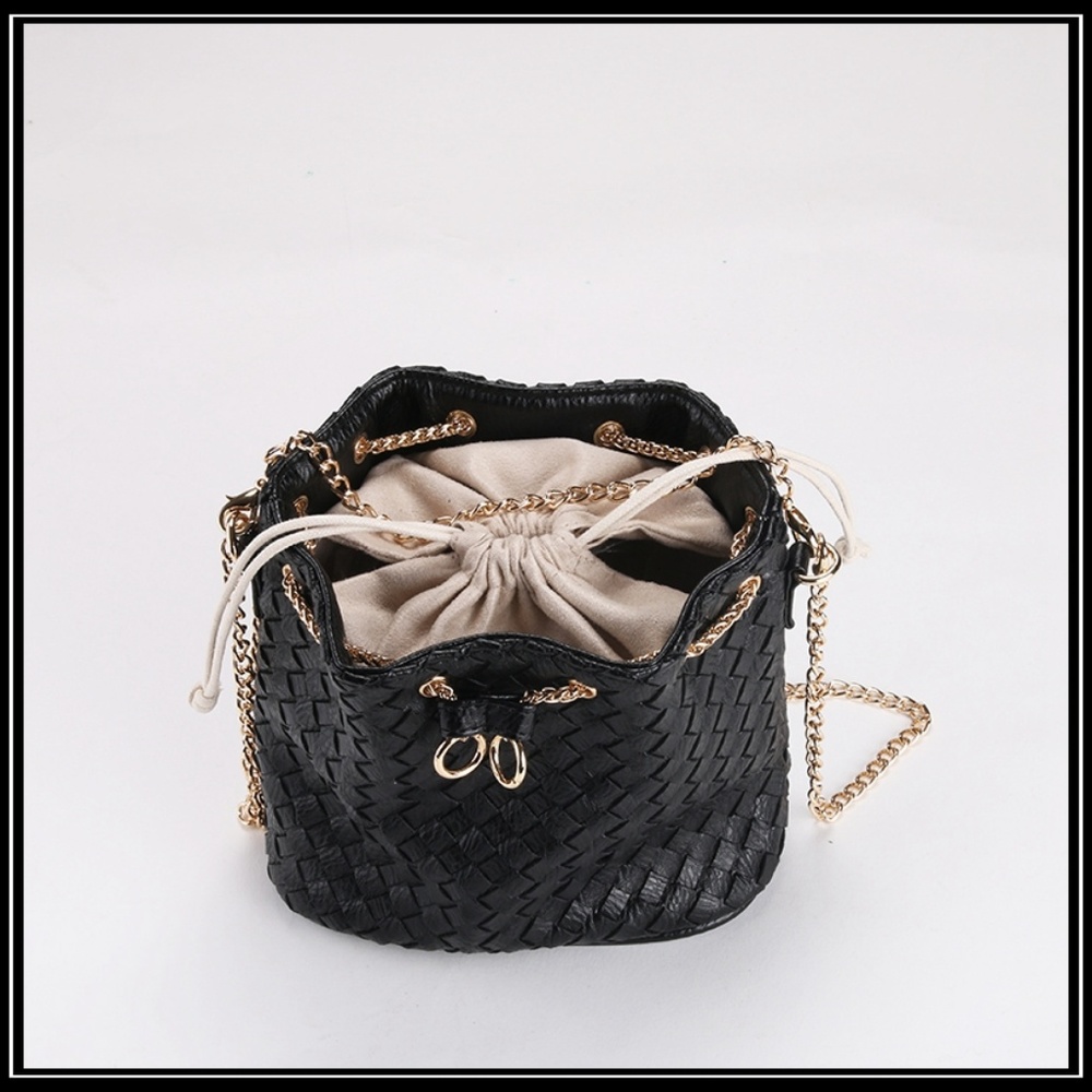 NEW PROVENCE Weaved Drawstring Bucket Bag - Picture 4 of 6
